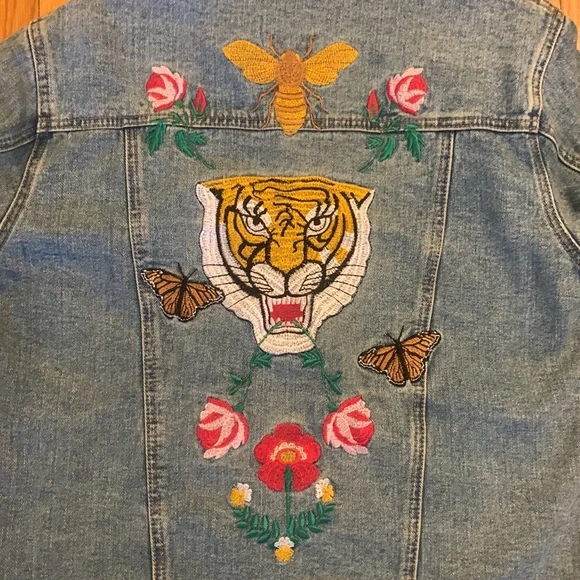 EMBROIDERED DENIM JACKET WITH TIGER BEES ROSES - Picture 2 of 14
